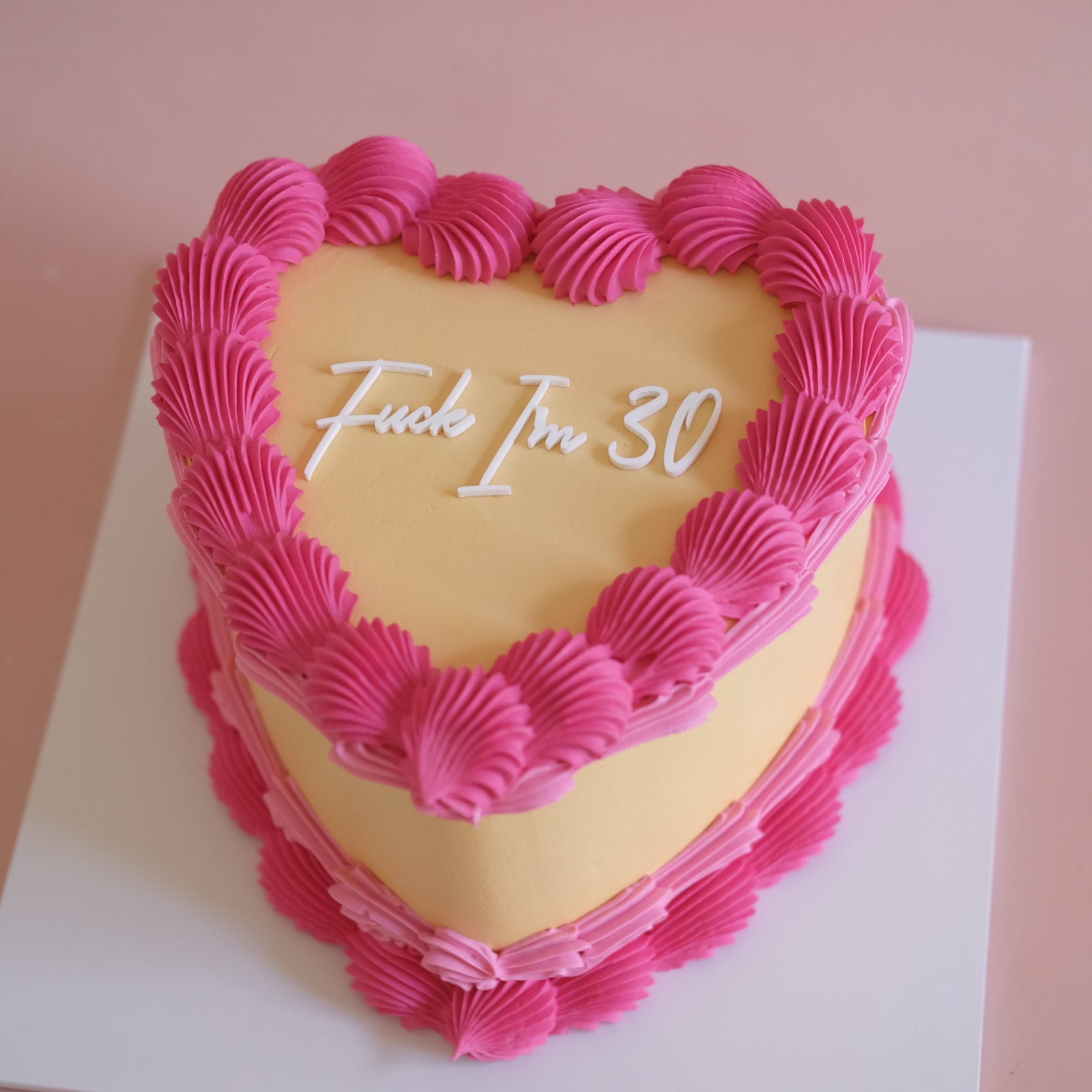 Basic Vintage Heart Cake | Polychrome