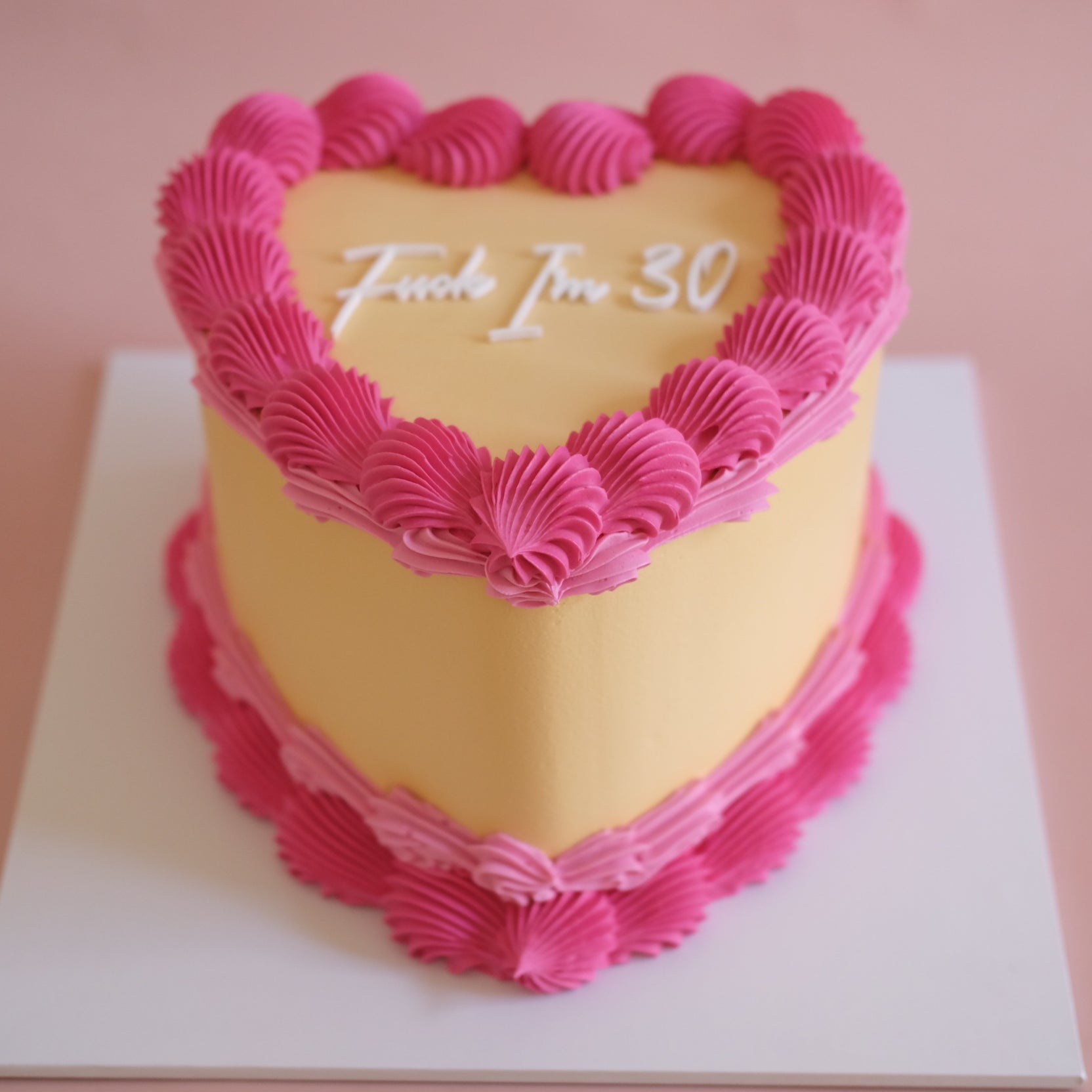 Basic Vintage Heart Cake | Polychrome
