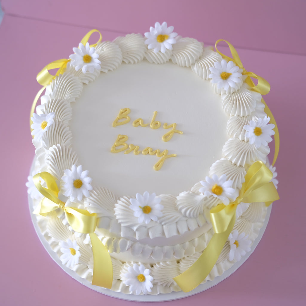 Vintage Round Cake Coquette Daisy - close detail of daisies and shell piping Brisbane